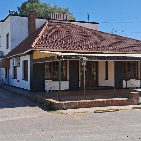 Hotel Y Restaurant Don Quijote Macachín 外观 照片