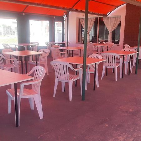 Hotel Y Restaurant Don Quijote Macachín 外观 照片