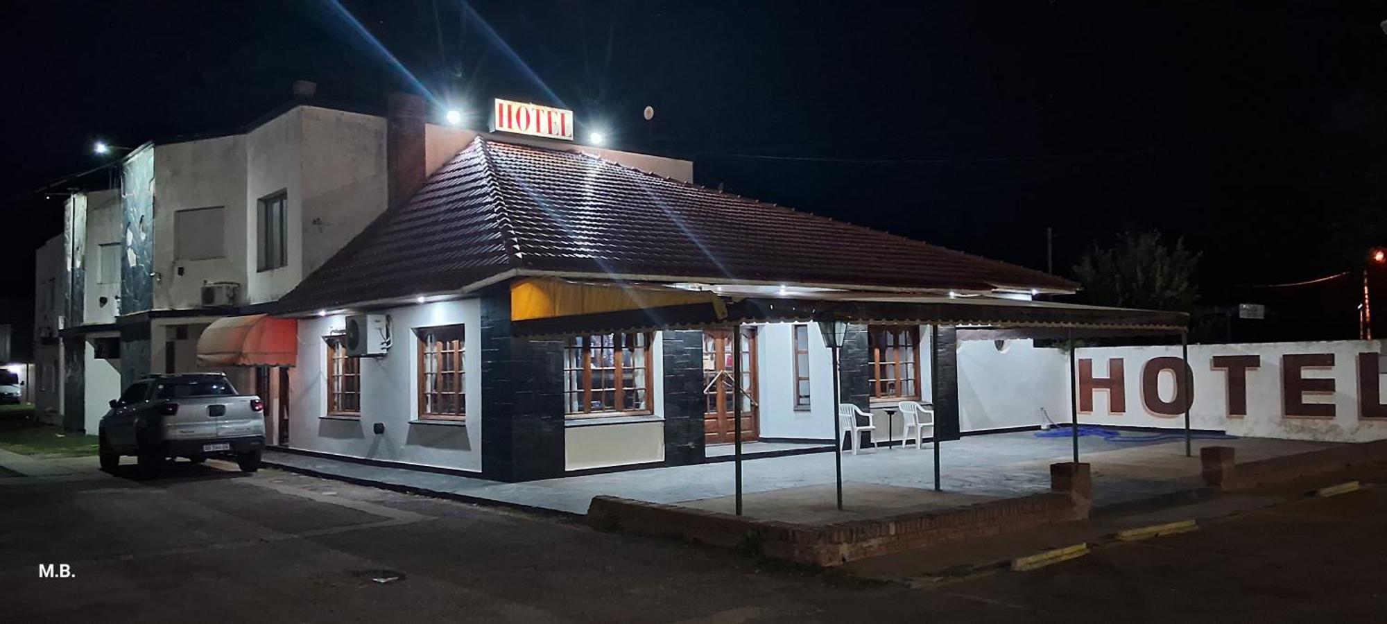 Hotel Y Restaurant Don Quijote Macachín 外观 照片