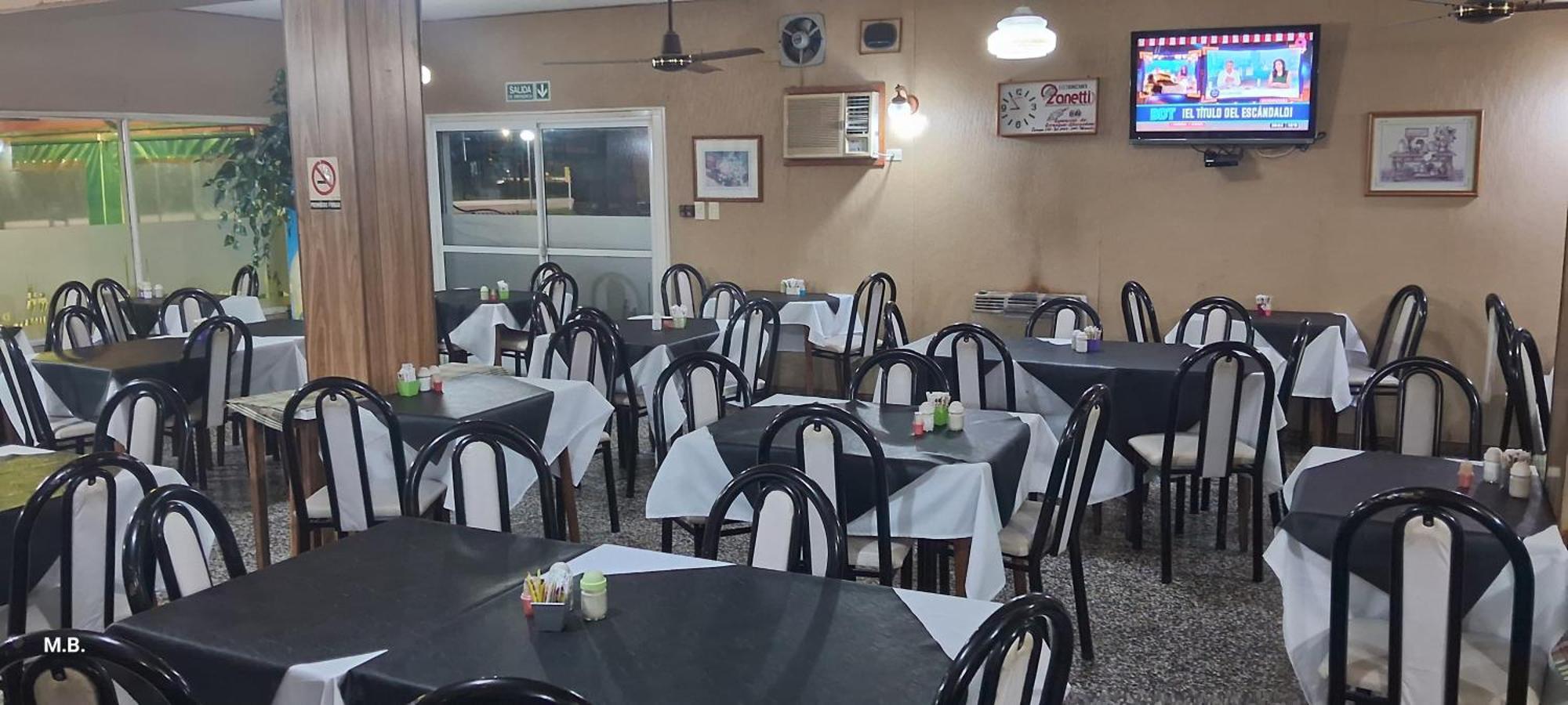 Hotel Y Restaurant Don Quijote Macachín 外观 照片