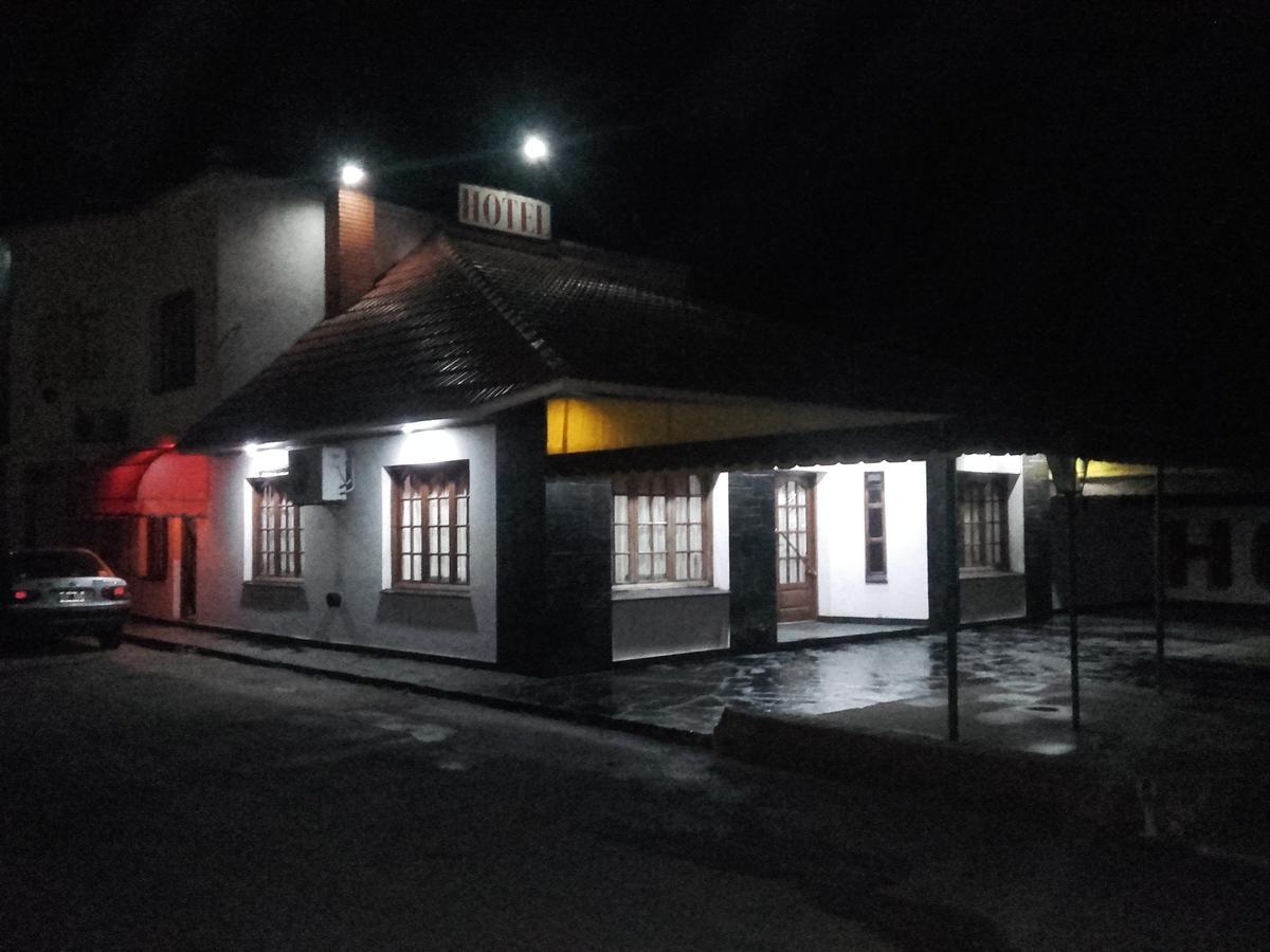 Hotel Y Restaurant Don Quijote Macachín 外观 照片